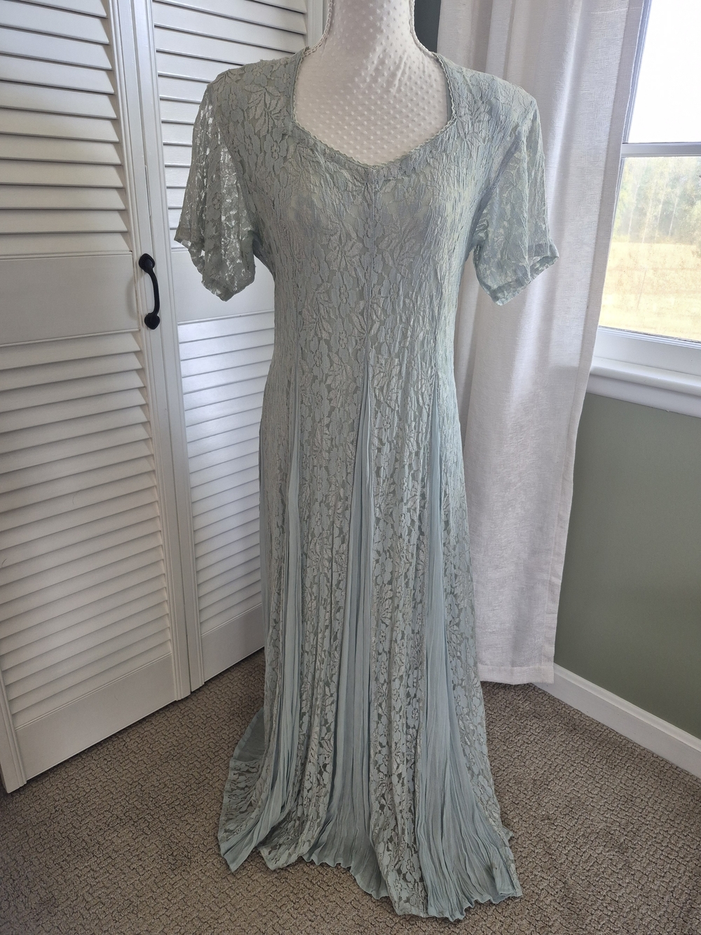 Nostalgia VTG Lace Maxi Dress in Pale Sage